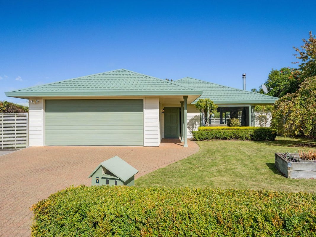 7 The Grove, Nukuhau, Taupo - Carousel 1