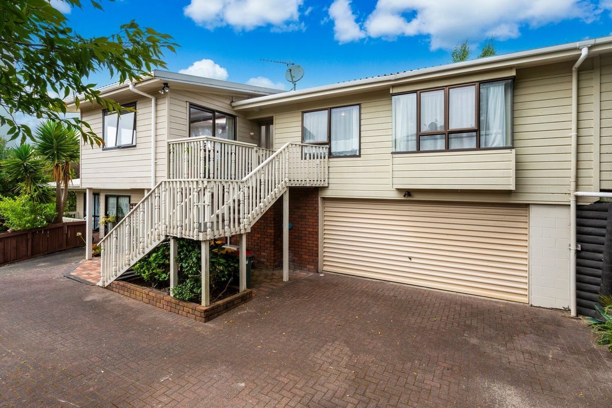 34 Unsworth Drive, Unsworth Heights, Auckland - Carousel 1