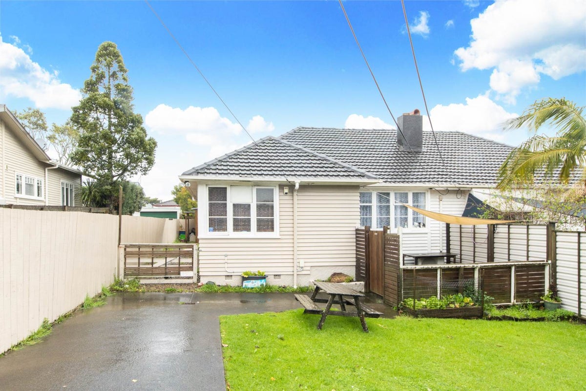 3 Islington Avenue, New Lynn, Auckland - Carousel 1