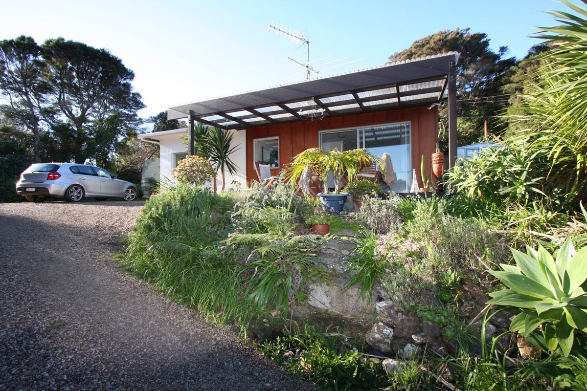 14 Makora Avenue, Oneroa, Waiheke Island - Carousel 1