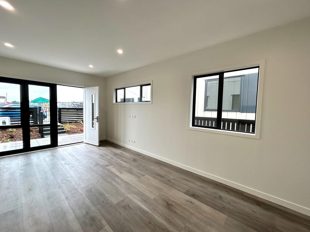 32 Long George Drive, Totara Park, Auckland - Carousel 2