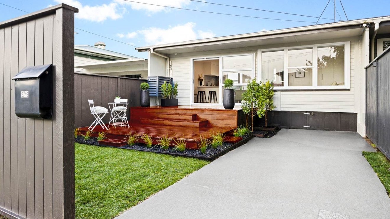 2/19 Fernleigh Avenue, Royal Oak, Auckland - Carousel 1