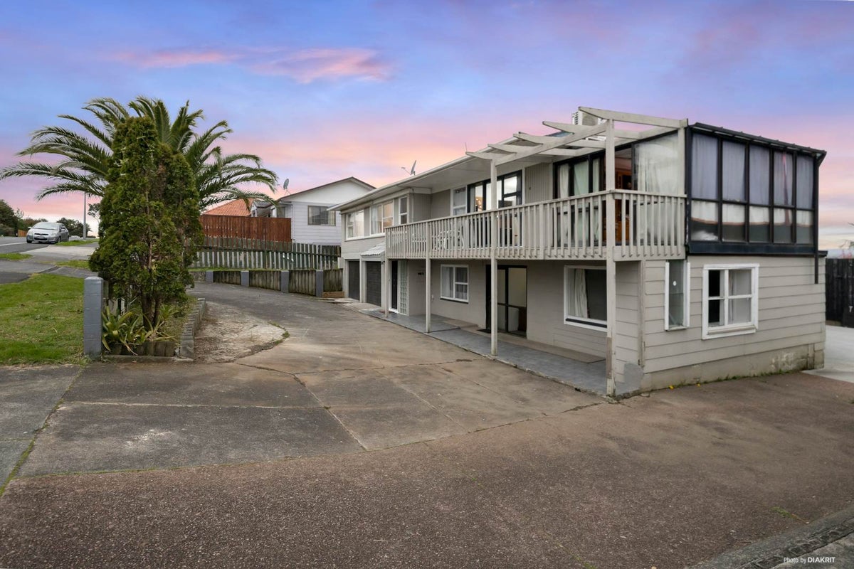 102 Bradbury Road, Botany Downs, Auckland - Carousel 1