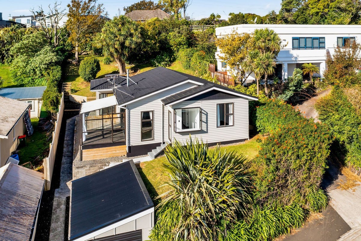 115 Mangorei Road, Merrilands, New Plymouth - Carousel 1