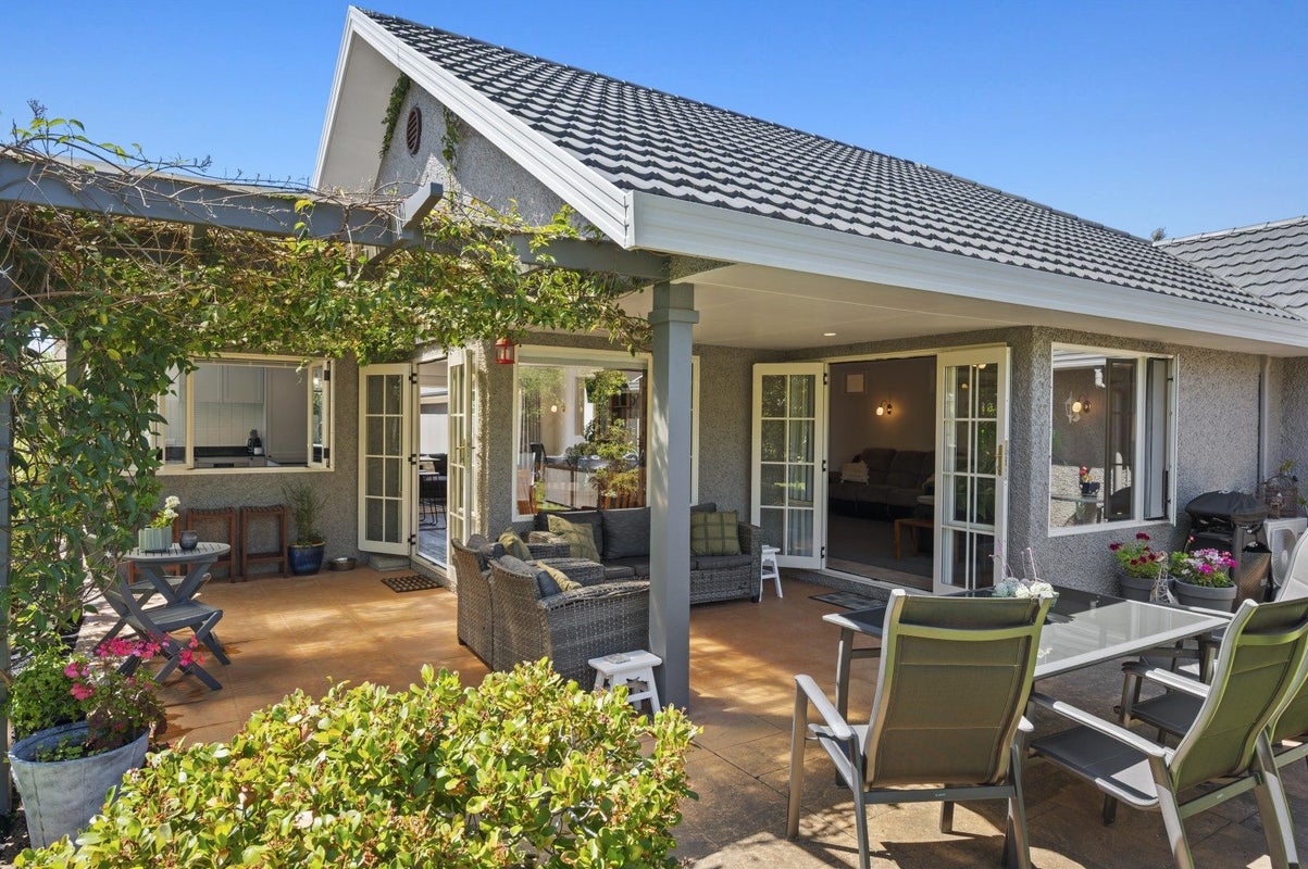 15 Pukekura Place, Taradale, Napier - Carousel 1