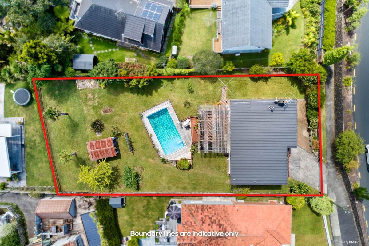 496 Beach Road, Murrays Bay, Auckland - Carousel 1