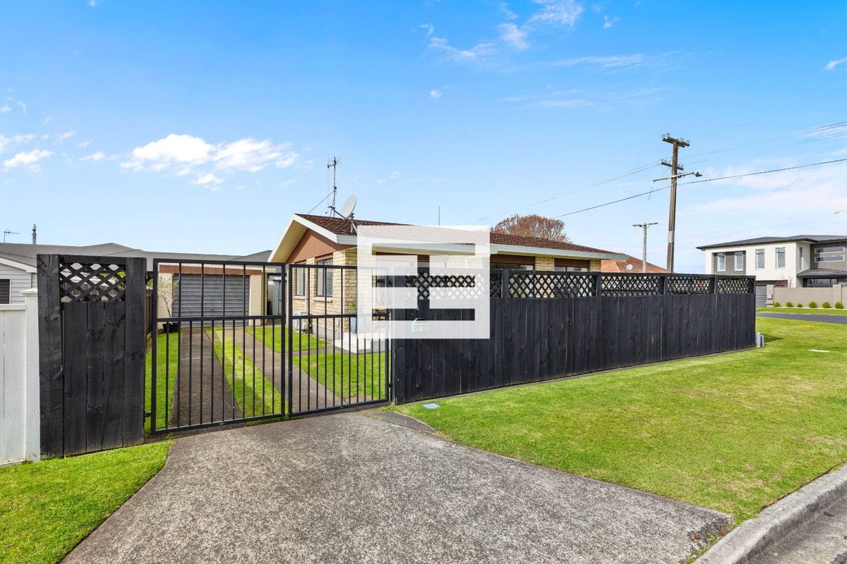 1 Karaka Road, Otumoetai, Tauranga - Carousel 1