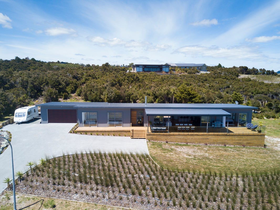 16 Sunrise Place, Cable Bay, Cable Bay - Carousel 1