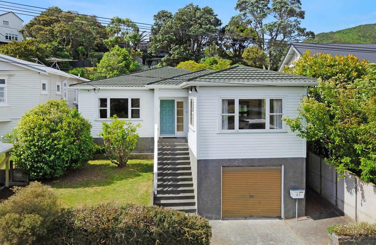 21 Firth Terrace, Karori, Wellington - Carousel 1