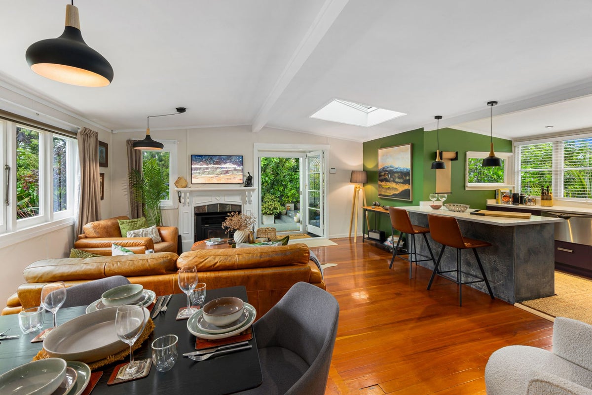 9 Otitori Bay Road, Titirangi, Auckland - Carousel 1