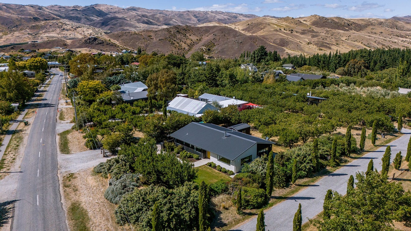 25 HALL RD, Bannockburn, Cromwell - Carousel 2