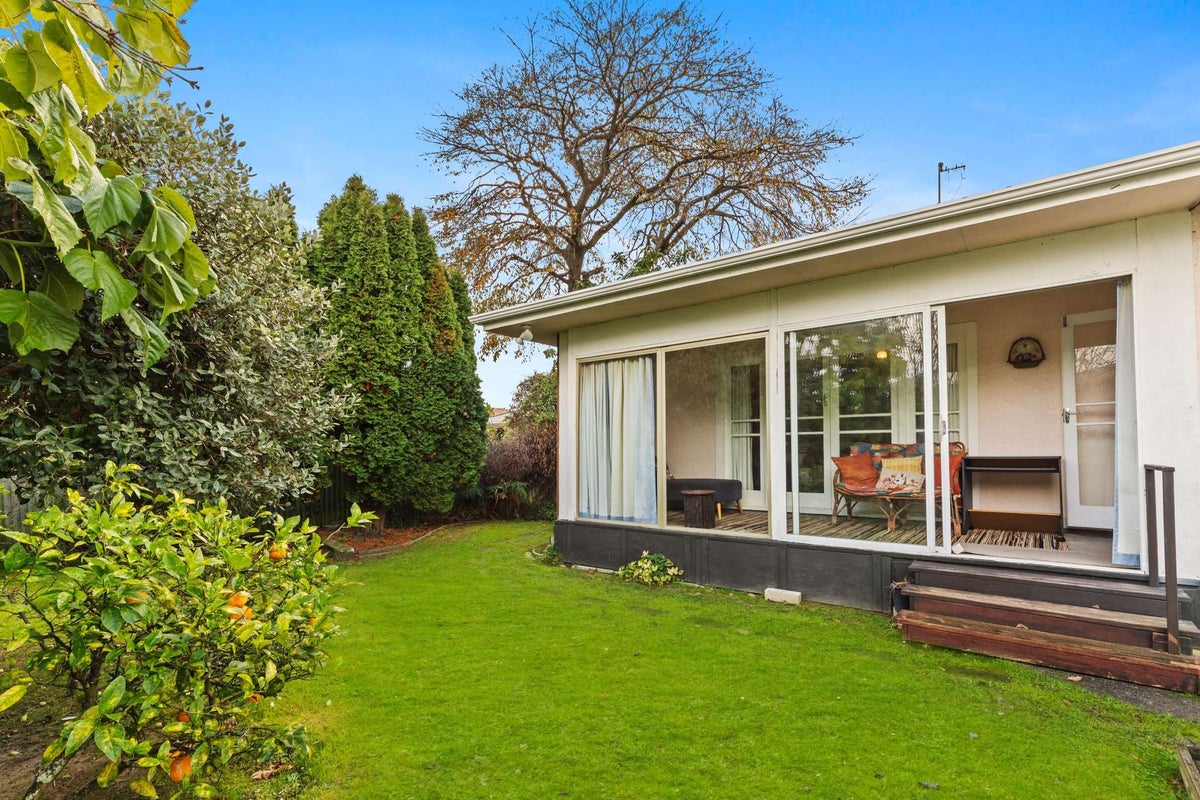 20 Kent Crescent, Awapuni, Palmerston North - Carousel 1