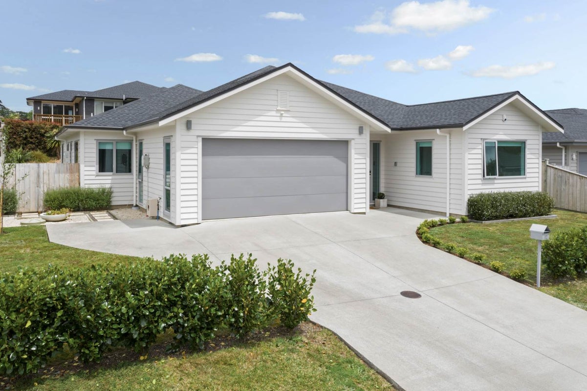 12 Josh Road, Huapai, Kumeu - Carousel 1