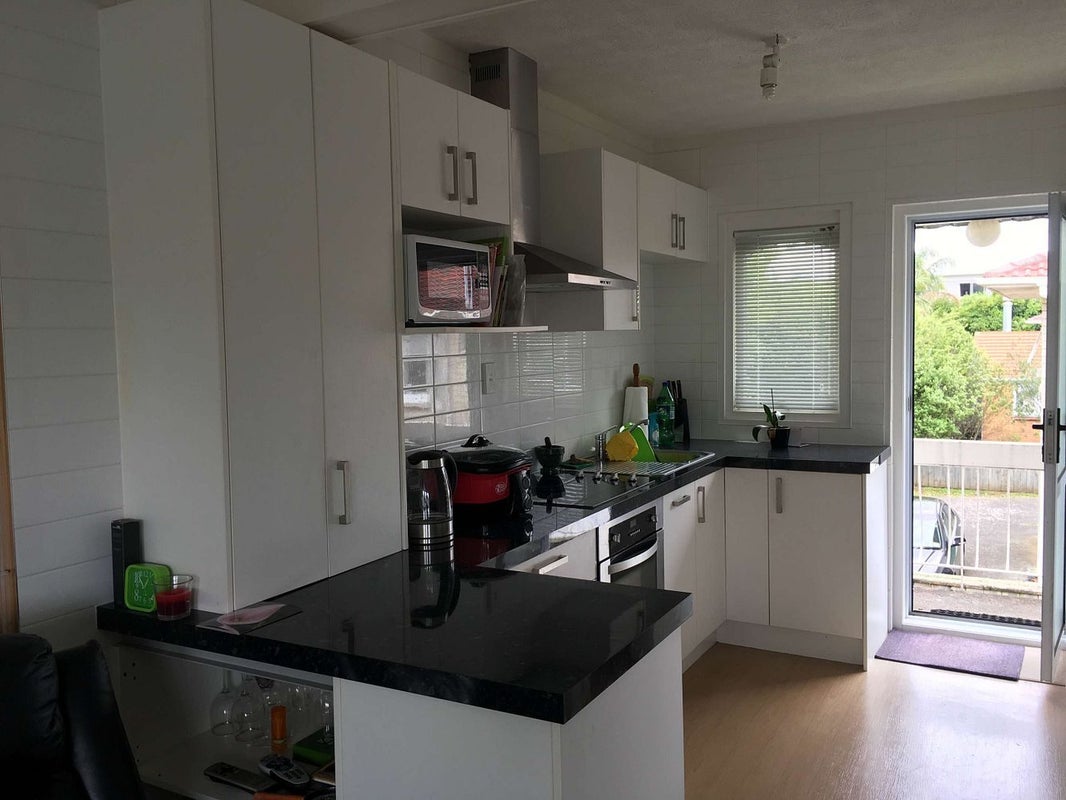 10/1 Glen Road, Browns Bay, Auckland - Carousel 2