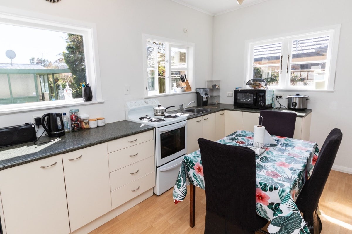 49B Waiwhetu Road, Waiwhetu, Lower Hutt - Carousel 1