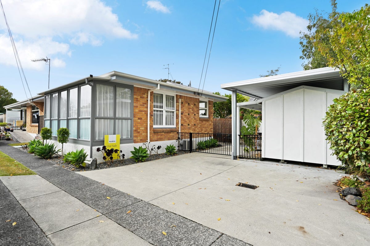 14 St Winifreds Avenue, Hamilton East, Hamilton - Carousel 21