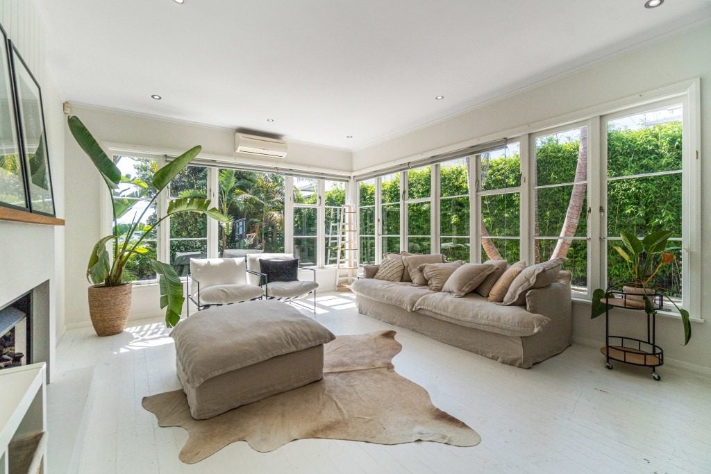 36 Harbour View Road, Point Chevalier, Auckland - Carousel 1