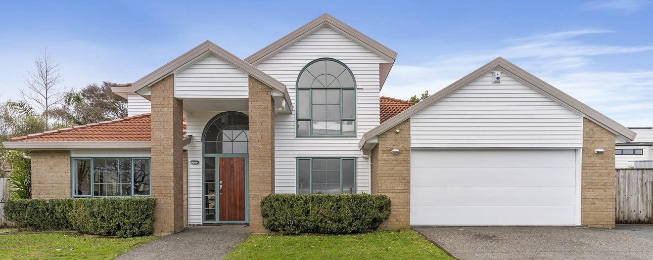 2 Margaret Henry Crescent, Oteha, Auckland - Carousel 1