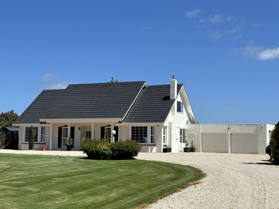 210 Awamoa Road, Awamoa - Carousel 1