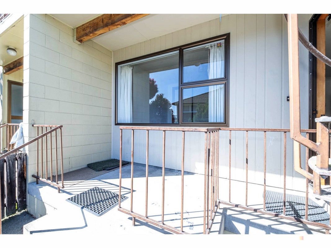 2/2 Napier Street, Parkside, Timaru - Carousel 1