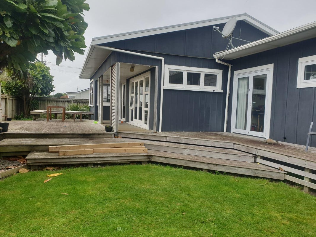 2 Rainsford Street, Moturoa, New Plymouth - Carousel 1