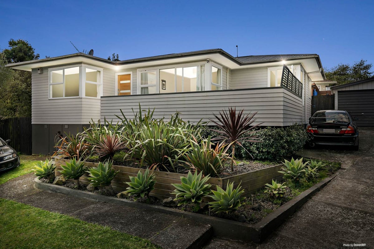 13 Ranger Place, Wattle Downs, Auckland - Carousel 1