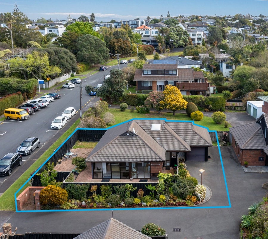 1/1 Penzance Road, Mairangi Bay, Auckland - Carousel 1