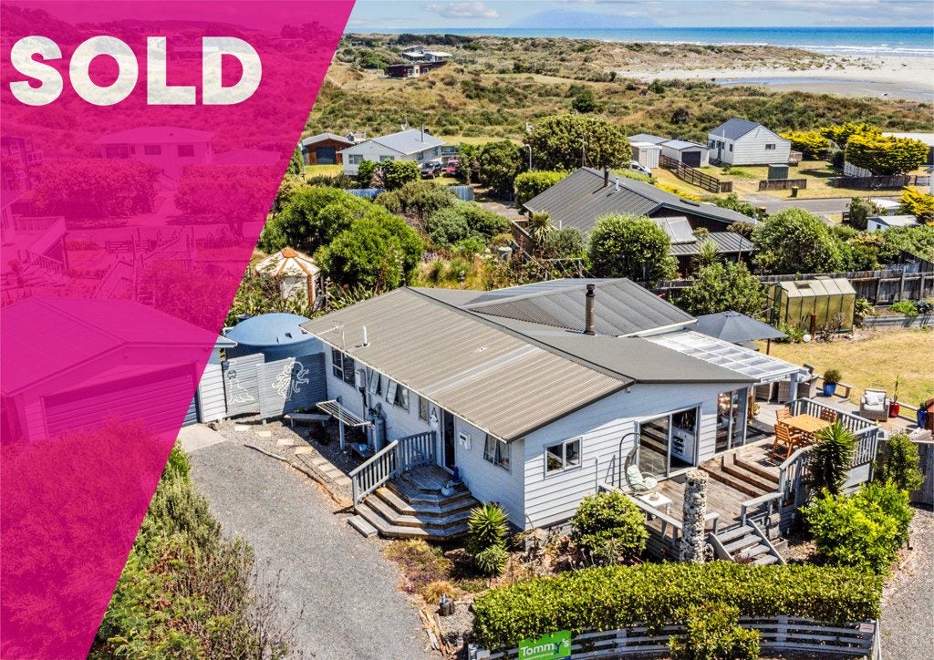 8 Norna Grove, Waikawa Beach, Levin - Carousel 1