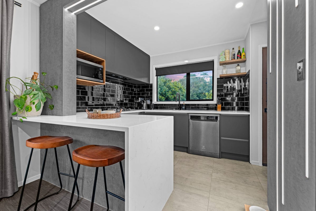 1/54 Luton Avenue, Sunnyhills, Auckland - Carousel 2