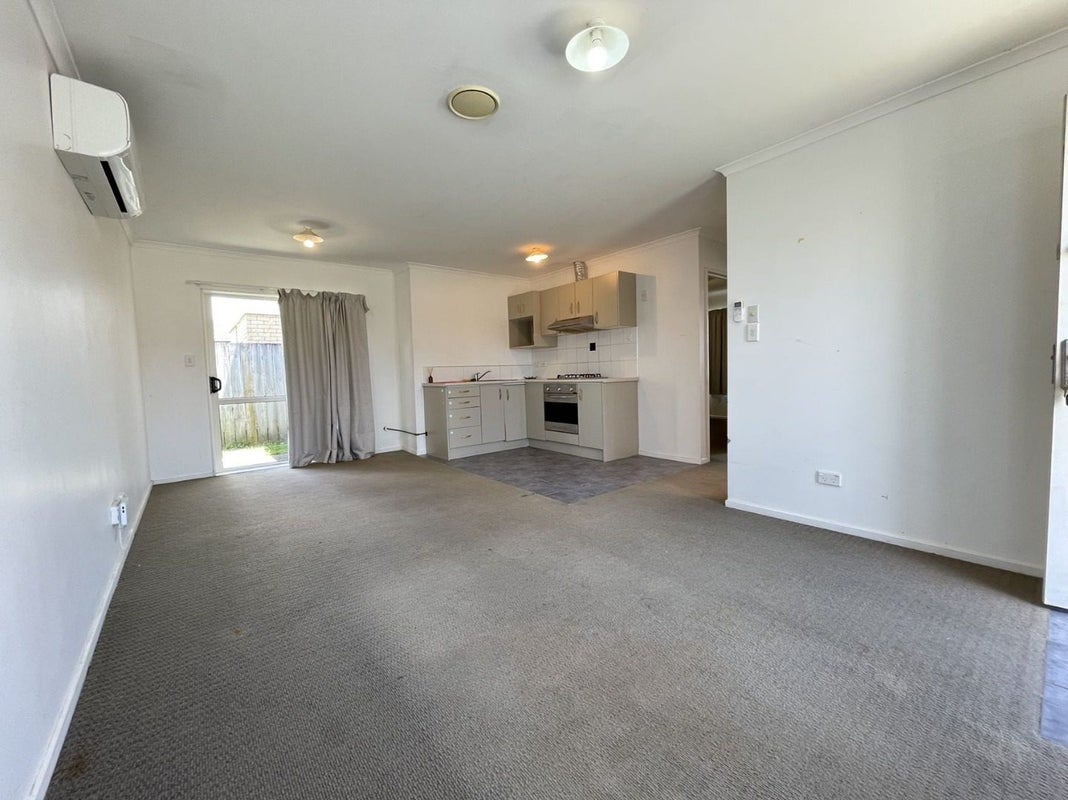 37 Innisowen Place, Flat Bush, Auckland - Carousel 2