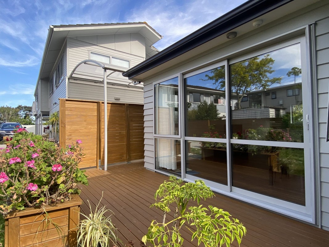 17A Knightsbridge Drive, Forrest Hill, Auckland - Carousel 2