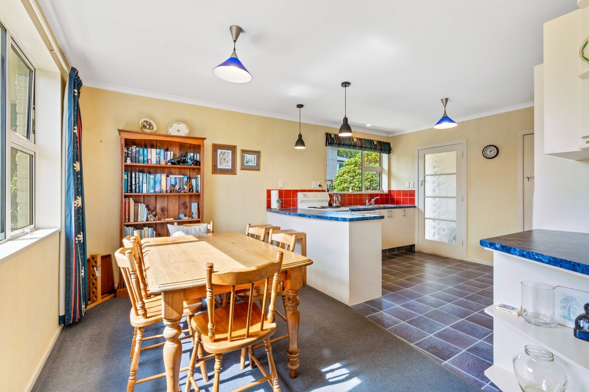 17 Bell Crescent, Concord, Dunedin - Carousel 2