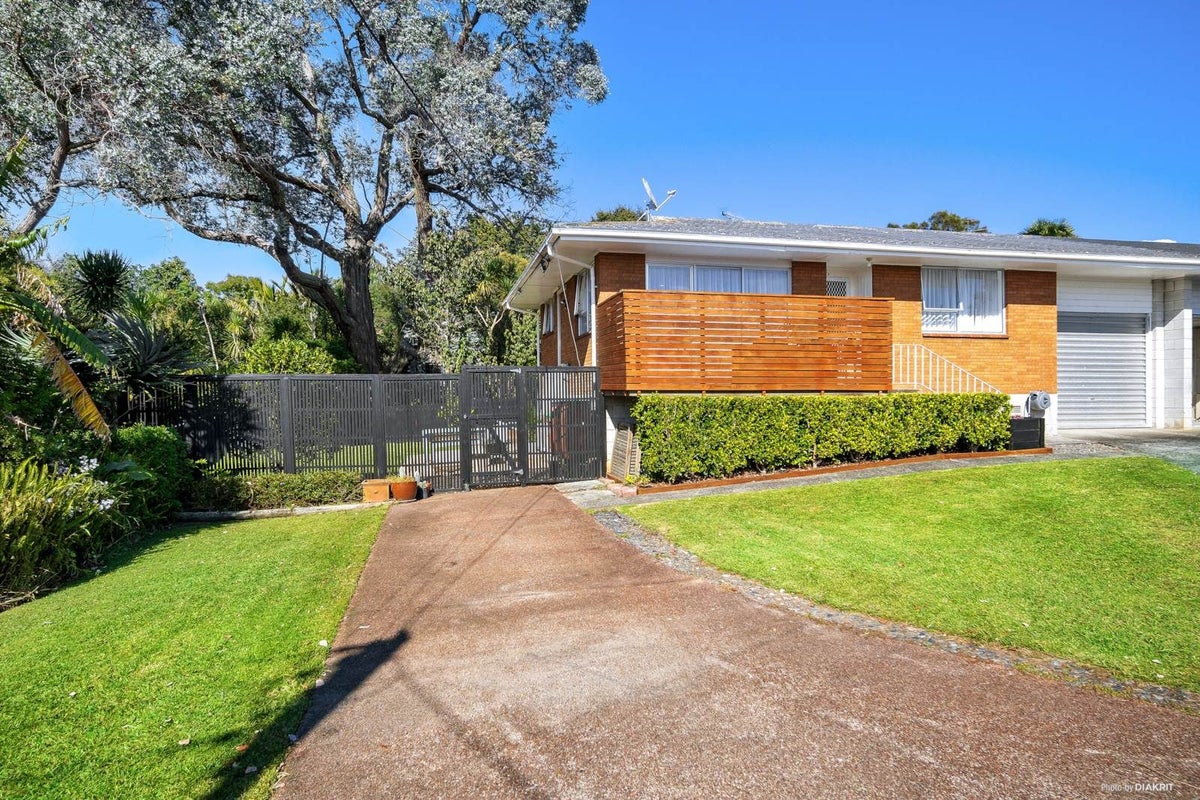 1/57 Fruitvale Road, New Lynn, Auckland - Carousel 13