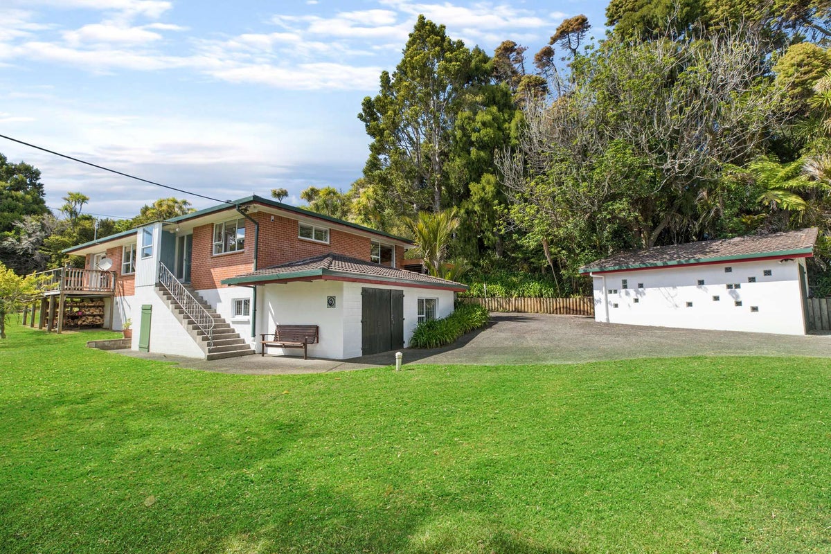 764 West Coast Road, Oratia, Auckland - Carousel 1