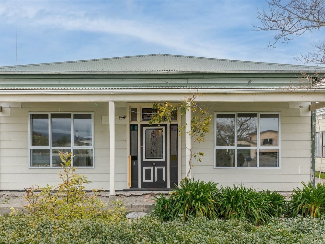 32 Peel Street, Westport, Westport - Carousel 1