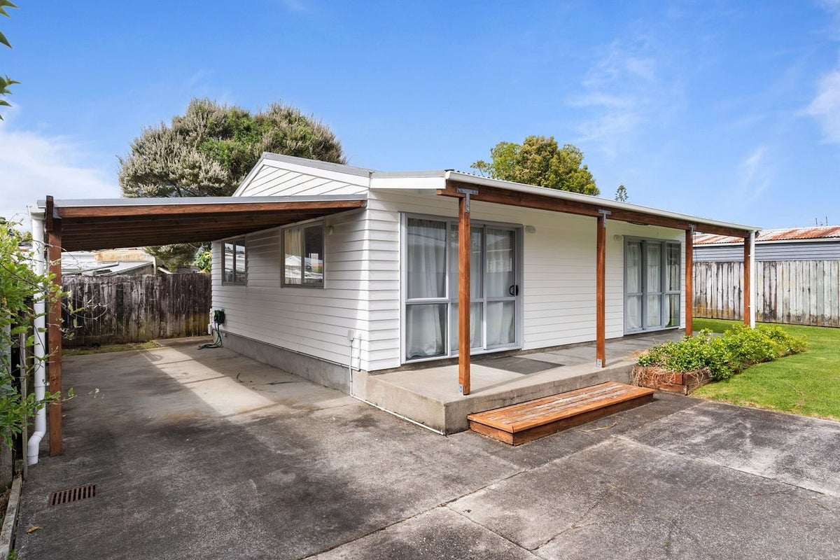 20 Stokes Avenue, Te Atatu Peninsula, Auckland - Carousel 2