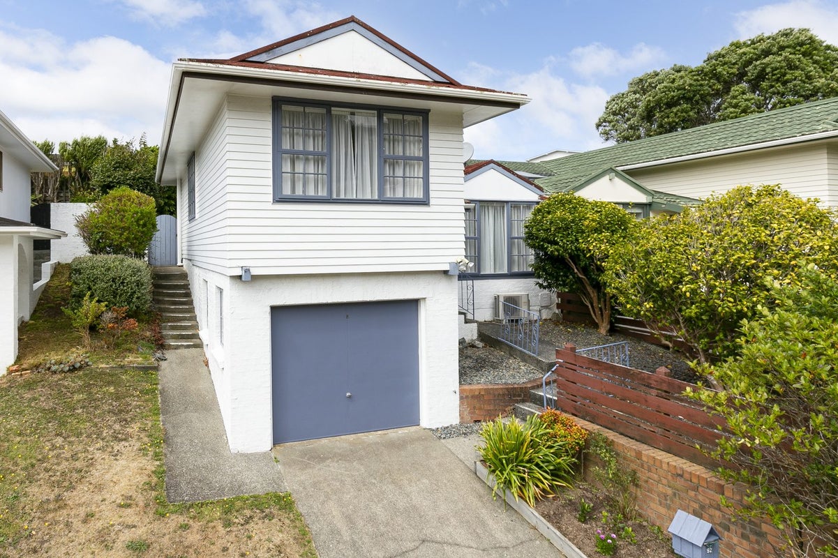 92B Churton Drive, Churton Park, Wellington - Carousel 1