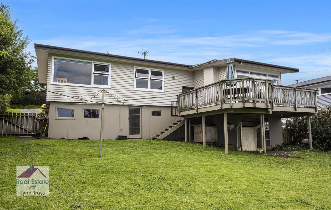 23 Fisher Terrace, Kamo, Whangarei - Carousel 1