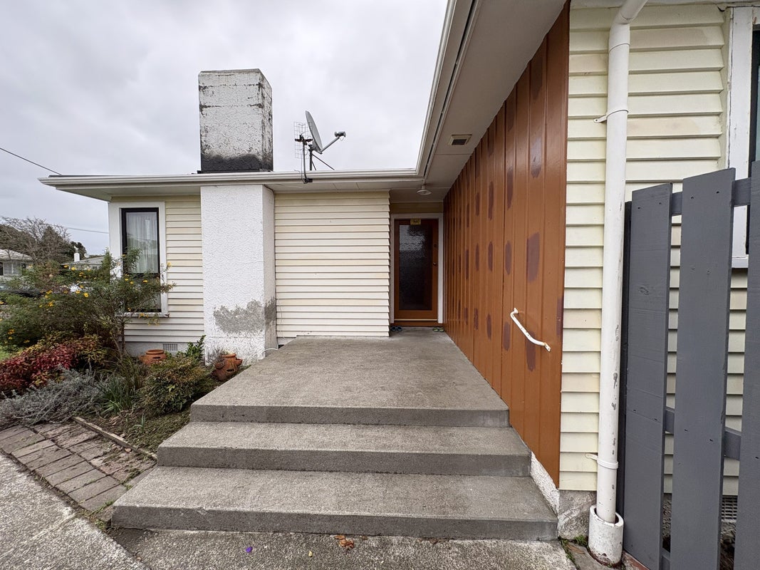 9 Hurley Place, Awapuni, Palmerston North - Carousel 1