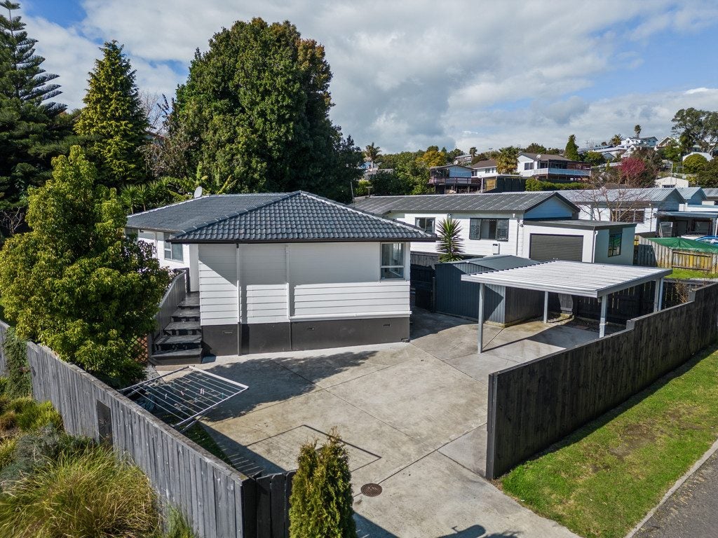 12 Farrow Way, Welcome Bay, Tauranga - Carousel 1