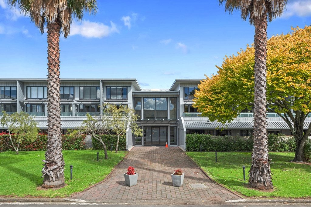 13A/30 Westward Ho, Glen Eden, Waitakere - Carousel 1
