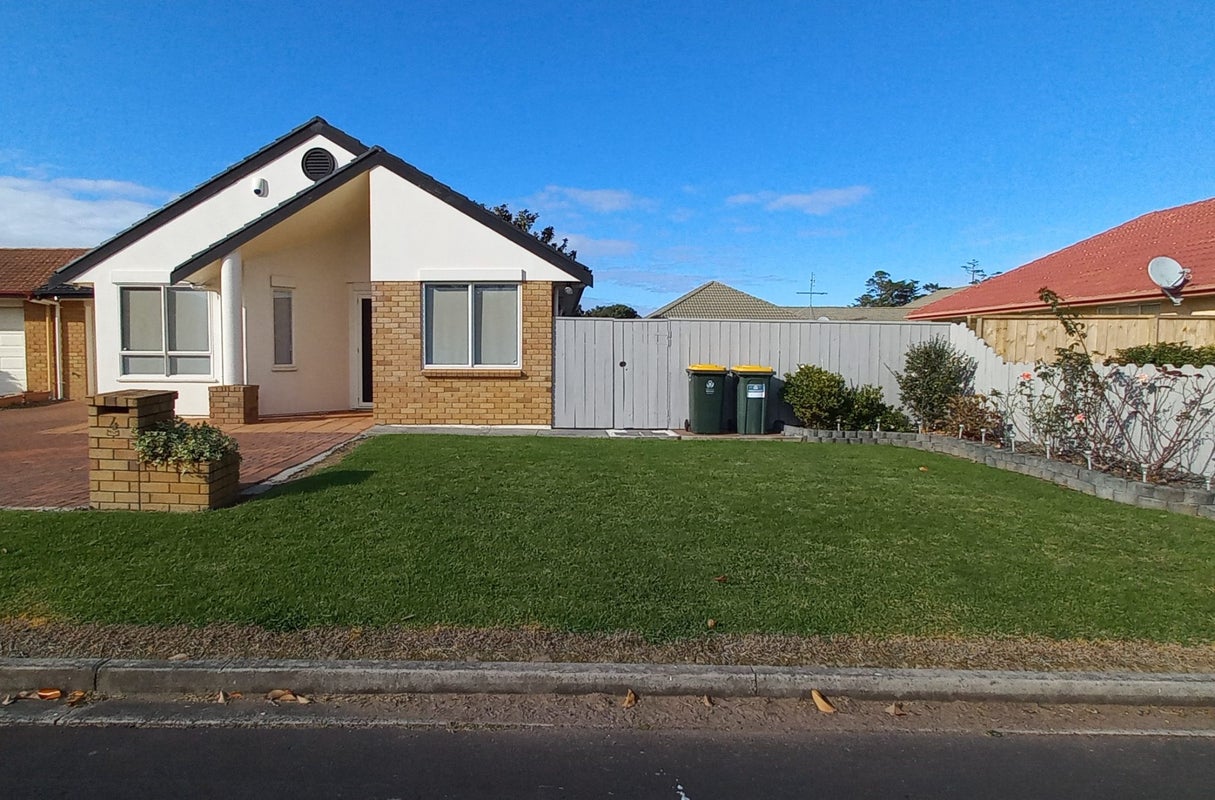 4 Fernbrook Close, Burswood, Auckland - Carousel 2