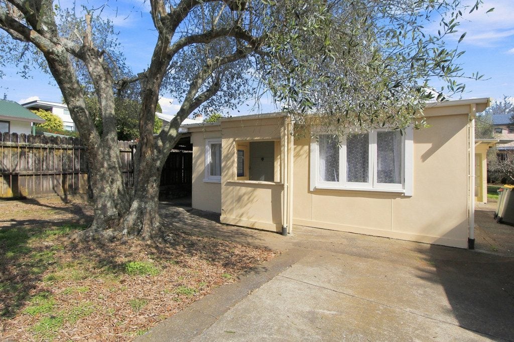 58 Coronation Road, Mangere Bridge, Auckland - Carousel 1
