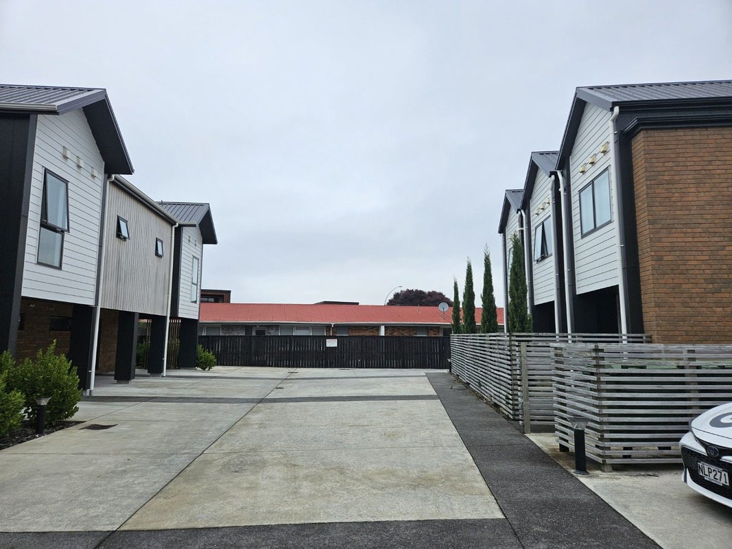 1/150 Te Rapa Road, Beerescourt, Hamilton - Carousel 14