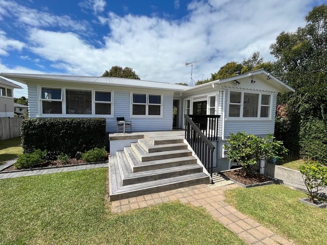 7 Meadowvale Avenue, Forrest Hill, Auckland - Carousel 1
