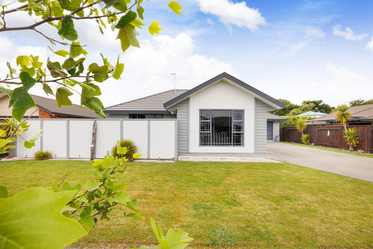 76 Geneva Terrace, Kelvin Grove, Palmerston North - Carousel 14