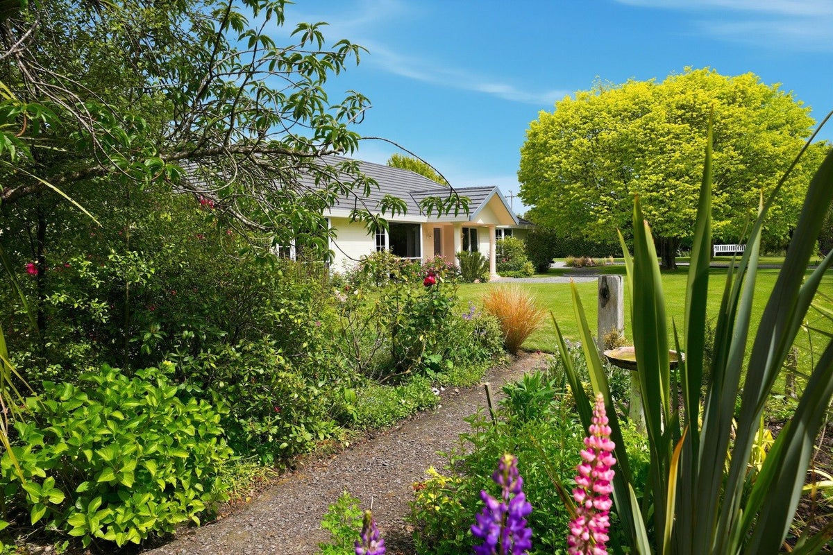 2 Keetly Place, Ohoka, Kaiapoi - Carousel 1