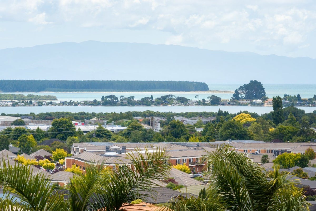 13 Clairmont Heights, Stoke, Nelson - Carousel 2