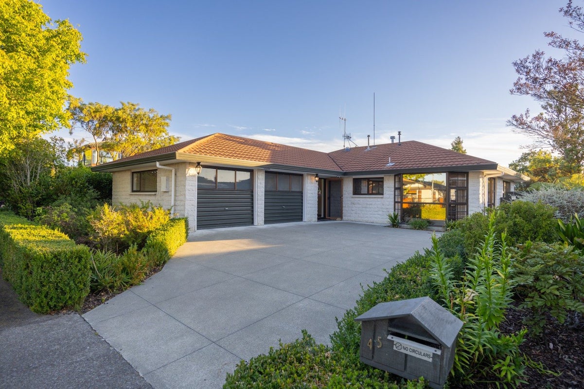 45 Chippendale Crescent, Highbury, Palmerston North - Carousel 1