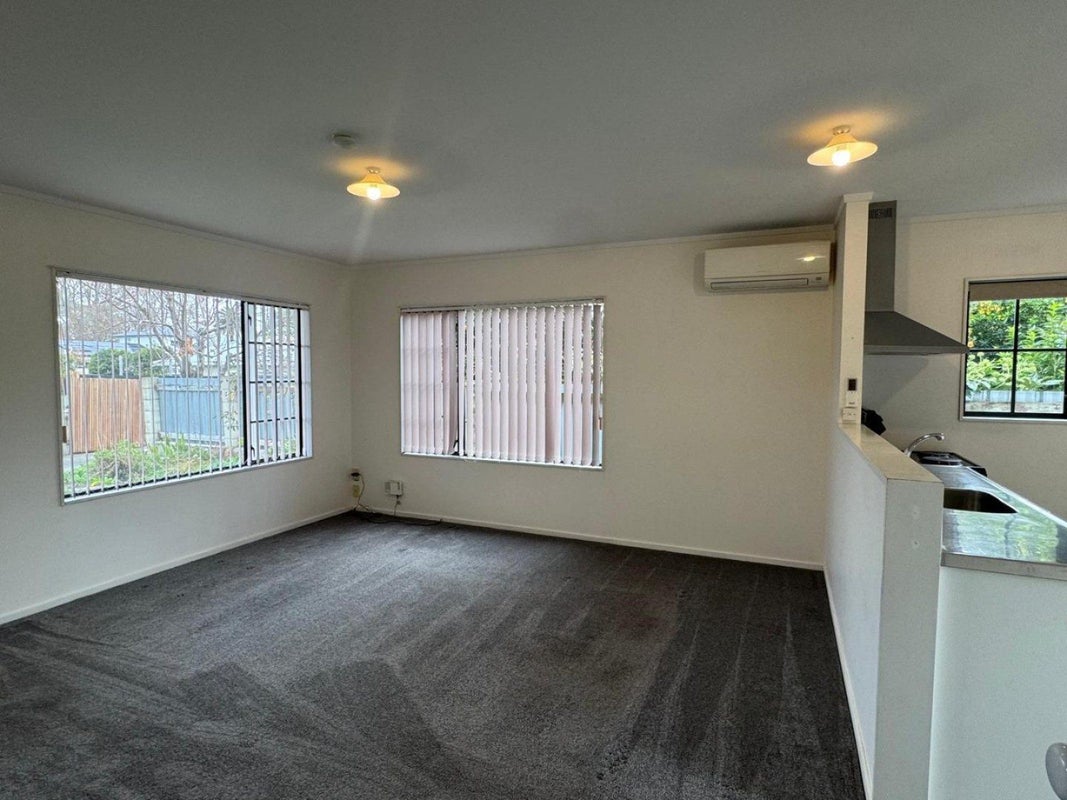2/806 Gordon Road, Raureka, Hastings - Carousel 2